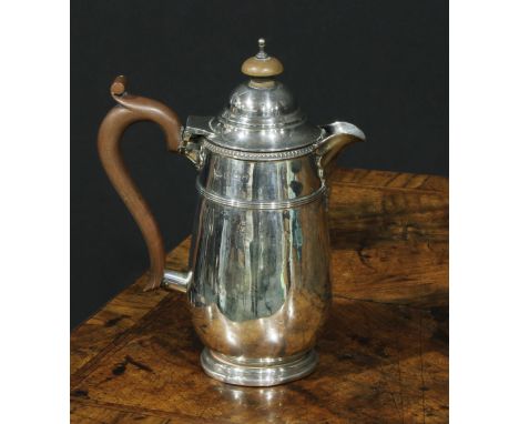 A George V silver hot water pot, hinged domed cover with knop finial, scroll-capped handle, three-quarter gallery, 20.5cm hig