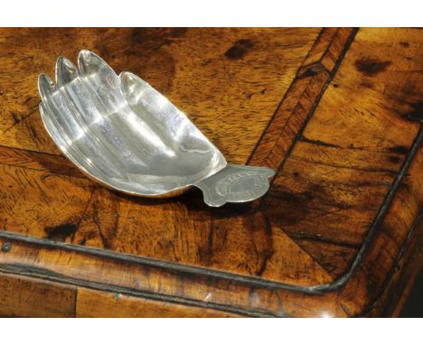 A George III silver novelty caddy spoon, as a hand, bright-cut engraved wrigglework grip, 7cm long, Joseph Taylor, Birmingham