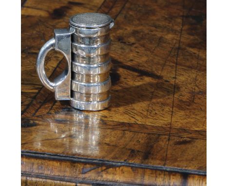 A sterling silver novelty vesta case, as a barrel shaped padlock, 3cm wide 