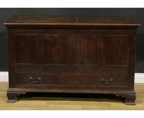 A George III oak mule chest, hinged two panel top, above a long drawer, skirted base, ogee bracket feet, 84cm high, 134.5cm w