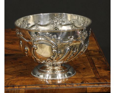 An Edwardian silver wrythen fluted pedestal bowl, domed foot, 6.5cm diam, William Hutton &amp; Sons Ltd, London 1901, 333g 