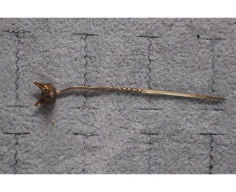 9ct Gold Fox head Stick Pin, 1.4g total weight 