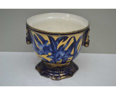 A CONTINENTAL POTTERY JARDINIERE PLANTER, blue floral and gilded decoration, 21cm high 