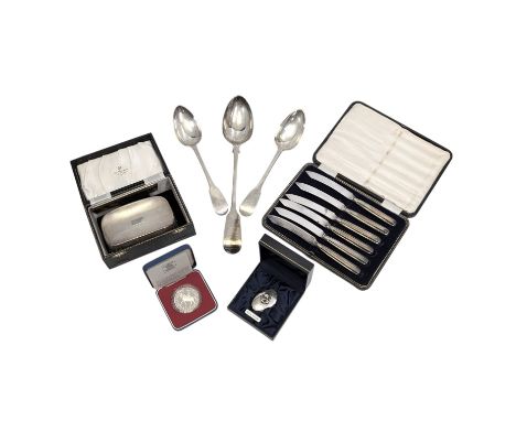 A collection of assorted silverware, to include a pair of Scottish provincial fiddle pattern silver table spoons, by Alexande