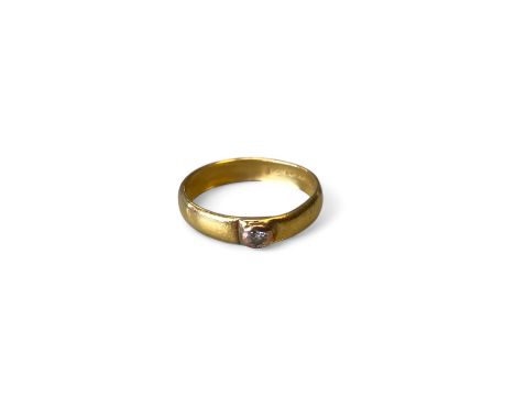 22ct Yellow Gold Hallmarked Diamond Set Ring   Size: S Approximately  Band Width: 4mm  Weight: 4.3g