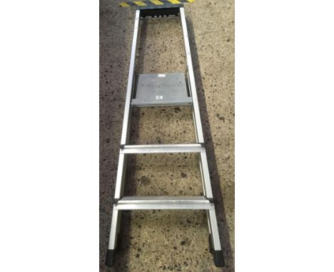 3 STEP ALUMINIUM DECORATORS LADDER