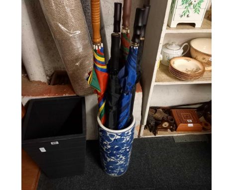 CERAMIC PATTERNED STICK STAND &amp; 6 UMBRELLAS &amp; A WASTE BIN