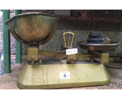 VINTAGE IRON &amp; BRASS BALANCE SCALES WITH SET OF WEIGHTS