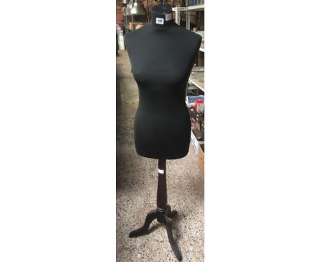 FEMALE MANNEQUIN ON WOODEN STAND