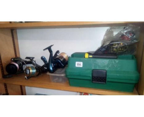 SHELF OF FISHING FLOATS, WEIGHTS, A FISHING KIT TOOL BOX &amp; 3 MULTIPLIER REELS BY ZEBCO FLADEN &amp; SYPRY 4000 FREE SPOOL