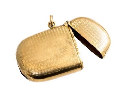 A 9ct gold pocket vesta case, machine engraved outer, maker B&S, Birmingham 1926, total gross weight approximately 22 gramsCo