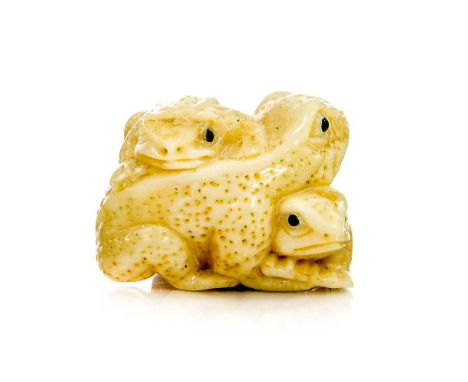 An oriental ivory netsuke, carved as three interlinked frogs, width 2.5cm