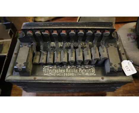A wooden Deutsches Reich patent accordion. (B.P. 24% incl. VAT)