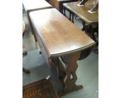 20th Century oak gate legged table. (B.P. 24% incl. VAT) 
