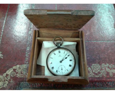 with white enamel dial&nbsp;