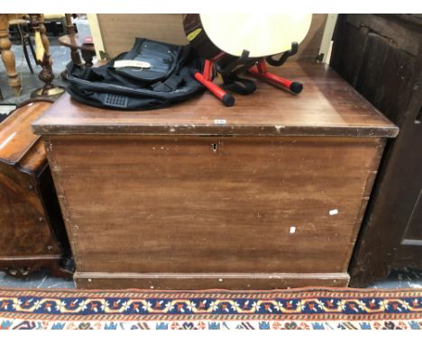 A FOUR HANDLED TEAK TRUNK WITH INTERIOR TRAY.   W 99 x D 66 x H 66cms.