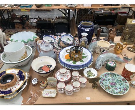 A WEDGWOOD GUYATT SILVER JUBILEE MUG, A CANTON PLATE, COFFEE WARES, PLATES, TWO QUIMPER BOWLS, WORCESTER EVESHAM PLANTER, ETC