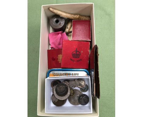 VARIOUS VINTAGE COINS AND COLLECTABLES. 