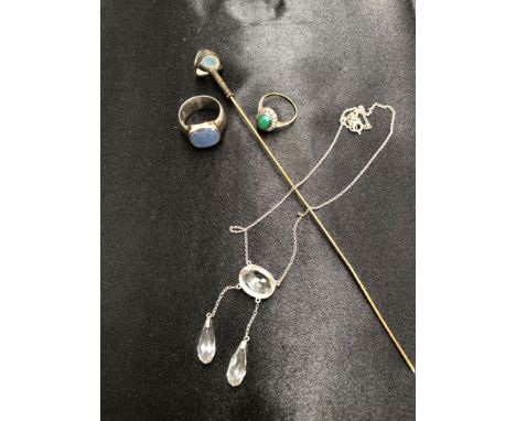 A SILVER AND 14ct GOLD SIGNED RING, A LAVALIER PENDENT A HAT PIN AND A FURTHER RING