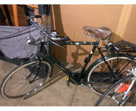 A VINTAGE GENTS RALEIGH BICYCLE.