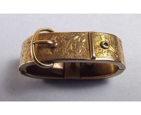 A 9 carat gold buckle form scarf clip
