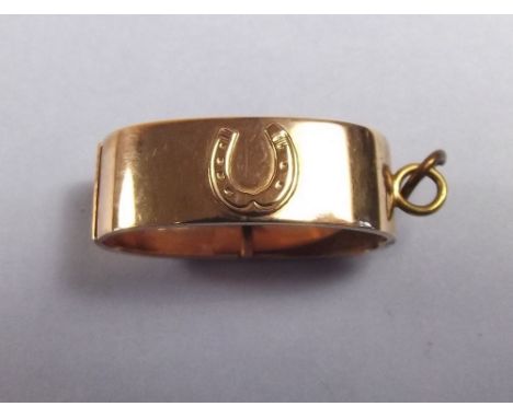 A 9 carat gold scarf clip decorated horseshoe