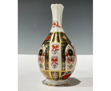A Royal Crown Derby Imari 1128 pattern lobed bottle vase, 16.5cm, first quality, printed mark