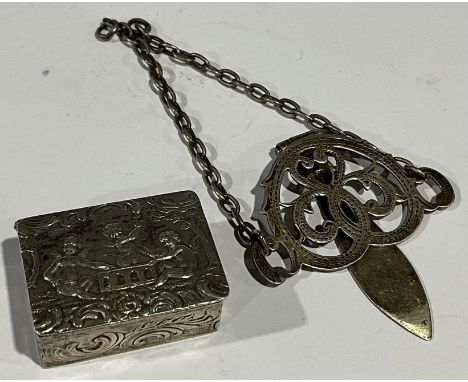 An early 20th century German silver rectangular snuff box, chased with cherubs and scrolls, gilt interior, 3.5cm wide, c.1900