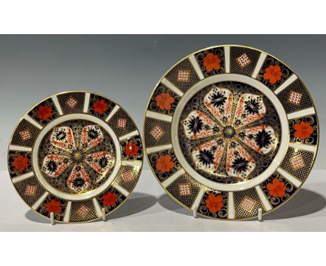 A Royal Crown Derby Imari 1128 pattern dessert plate and tea plate, first quality (2)
