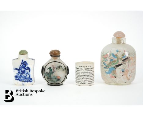 Chinese reverse glass painted snuff bottle, with an agate stopper, the exterior rims picked out in black enamel, approx 7 cms