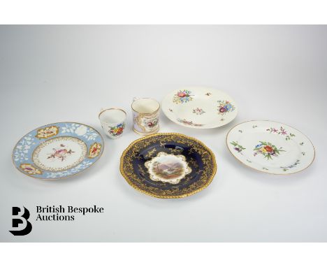 An early 19th century Derby cabinet plate, hand painted with sprays of flowers, approx 22 cms diameter; a Chamberlain cabinet