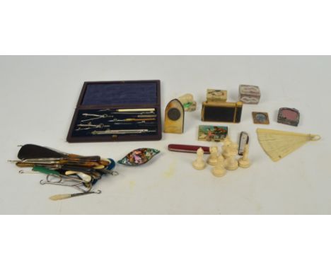 A mixed lot of collectors' items to include seven bone chess figures, two soapstone boxes (one with pietra dura decoration), 