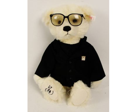 A boxed Steiff 2000 Toots Thielemans teddy bear, no. 660092, with numbered white and red tag to ear, dedicated to the Belgian