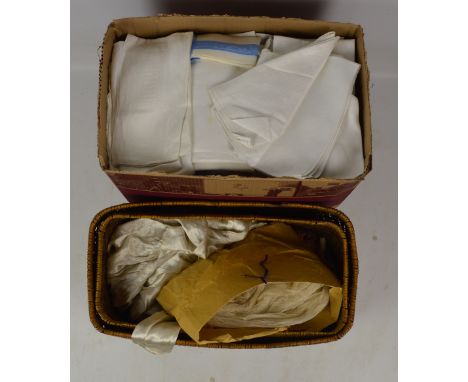 A quantity of textiles including table linen. 