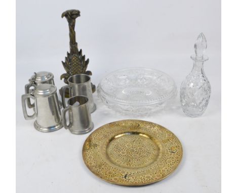 A small quantity of metalware comprising two pewter tankards, two pewter mugs, a small Eastern brass charger, and a brass doo