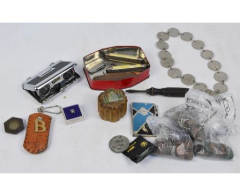A group of collectors' items including pen knives and pocket knives, pocket binoculars, a Rolls Royce tie pin, a quantity of 