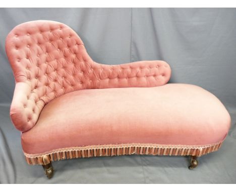 VINTAGE BUTTON BACK UPHOLSTERED CHAISE LONGUE, 83cms high x 156cms long x 63cms deep