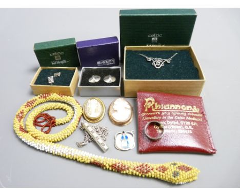 9CT GOLD &amp; SILVER VINTAGE &amp; LATER JEWELLERY,  PRISONER OF WAR-TYPE BEADWORK SNAKE including modern Celtic jewellery b