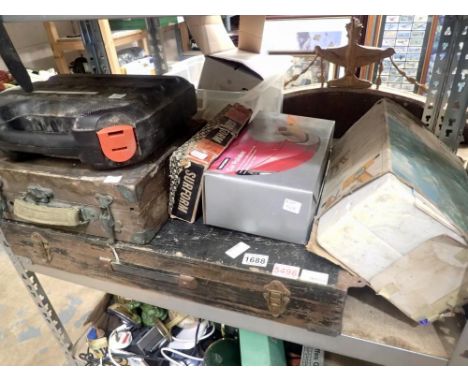 Quantity of tools to include a Halfords car polisher and a Powerline 969 electric airless spray gun. Not available for in-hou