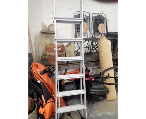 Black &amp; Decker six rung aluminium step ladder. Not available for in-house P&amp;P 