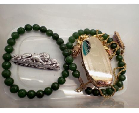 Mixed costume jewellery and a jade necklace. UK P&amp;P Group 1 (£16+VAT for the first lot and £2+VAT for subsequent lots) 