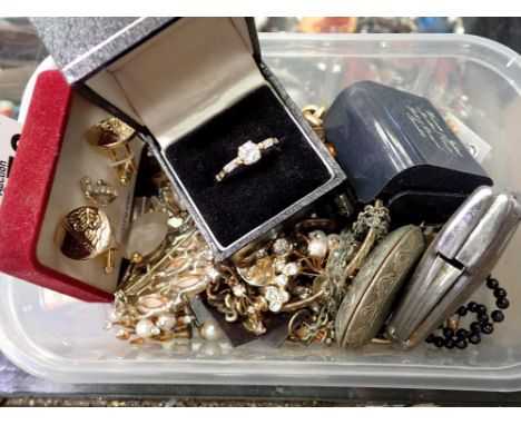 Collection of costume jewellery to include cufflinks, rings etc. UK P&amp;P Group 1 (£16+VAT for the first lot and £2+VAT for