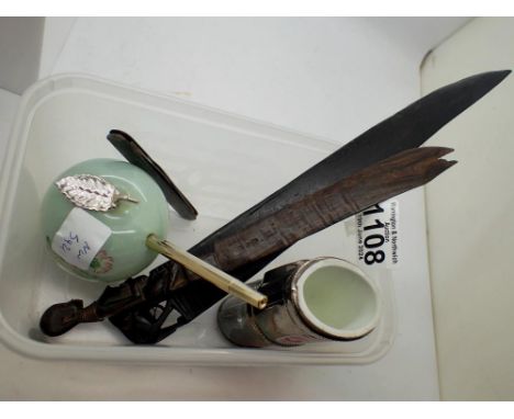 Mixed collectables including a pen stand. UK P&amp;P Group 2 (£20+VAT for the first lot and £4+VAT for subsequent lots) 
