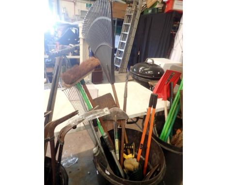 Bin of garden tools, bin not included. Not available for in-house P&amp;P 