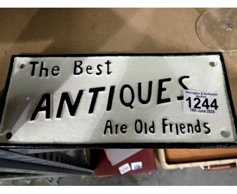 Cast iron sign The Best Antiques Are Old Friends, L: 24 cm. UK P&amp;P Group 1 (£16+VAT for the first lot and £2+VAT for subs