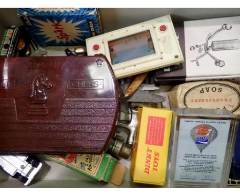 Mixed vintage toy sets. UK P&amp;P Group 2 (£20+VAT for the first lot and £4+VAT for subsequent lots) 