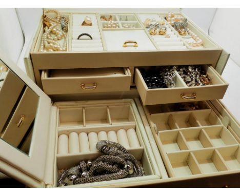 Jewellery box and contents including earrings, necklaces and rings. UK P&amp;P Group 2 (£20+VAT for the first lot and £4+VAT 