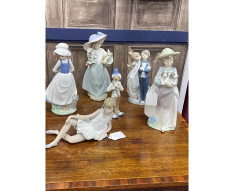 LLADRO FIGURE OF A COURTING COUPLE, 21cm high, along with other Lladro and Nao figures (6)