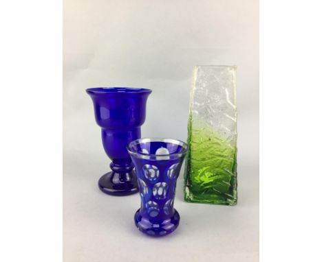 BLUE GLASS VASE, 21cm high, along with other glass ware including various vases and a crystal decanter