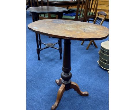 VICTORIAN WALNUT TRIPOD TABLE, 71cm high